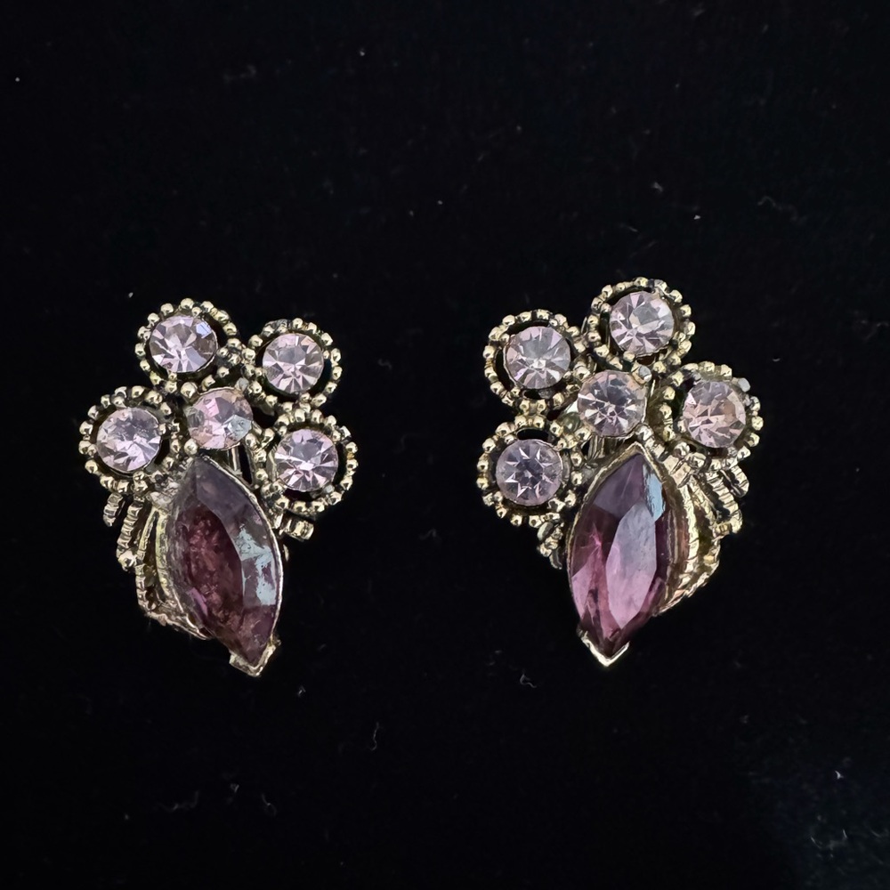 Elegant Vintage Lavender And Purple Crystal In Gold Tone Setting Clip Earrings